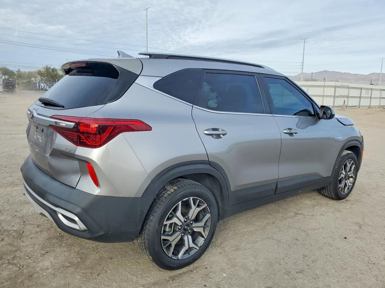 2021 KIA SELTOS EX photo 3