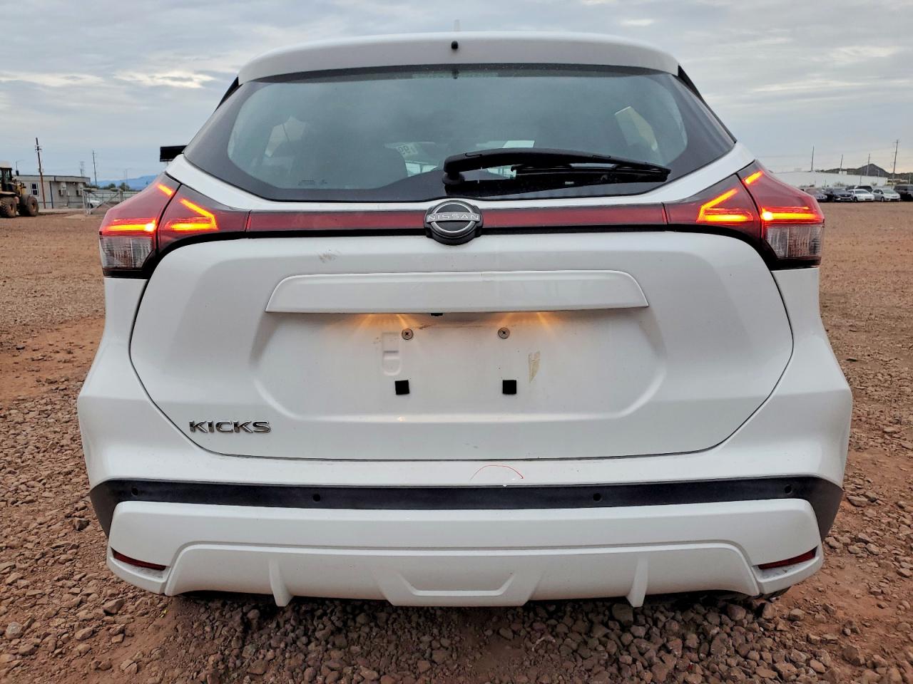 2022 NISSAN KICKS S photo 6