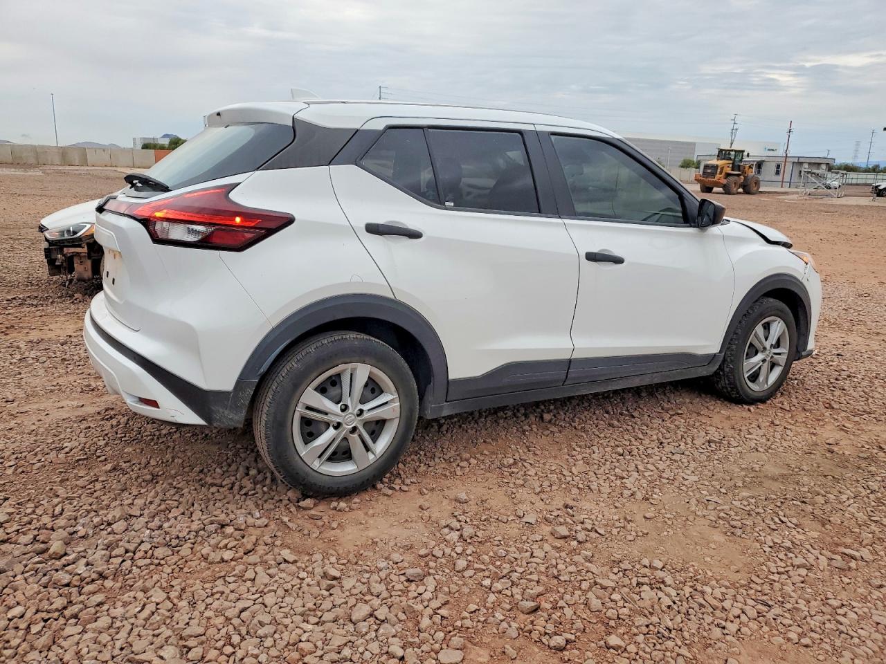 2022 NISSAN KICKS S photo 3