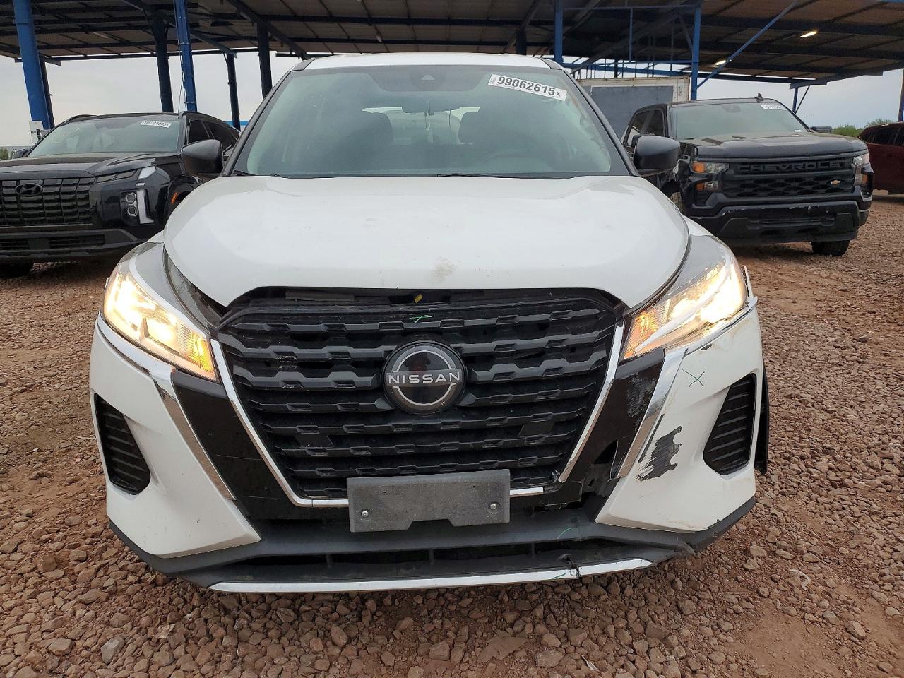 2022 NISSAN KICKS S photo 5