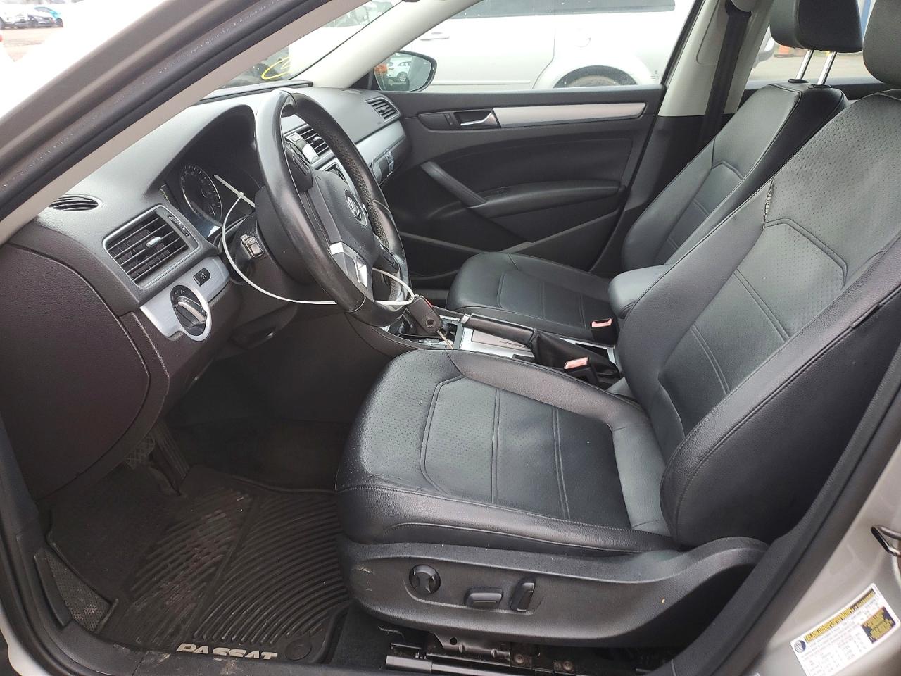 2012 VOLKSWAGEN PASSAT SE photo 7