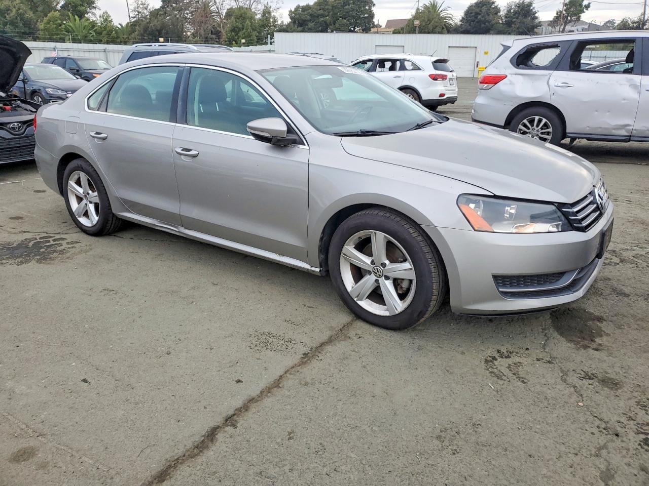 2012 VOLKSWAGEN PASSAT SE photo 4