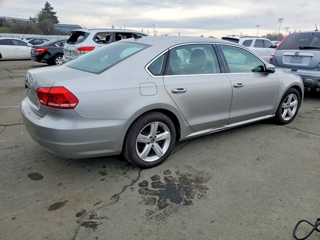 2012 VOLKSWAGEN PASSAT SE photo 3
