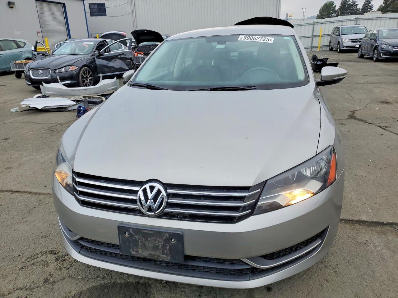 2012 VOLKSWAGEN PASSAT SE photo 5