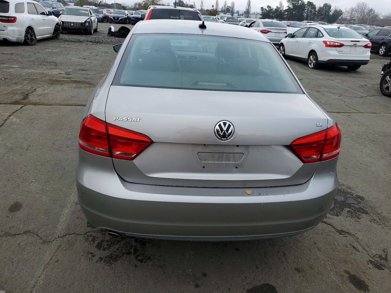 2012 VOLKSWAGEN PASSAT SE photo 6
