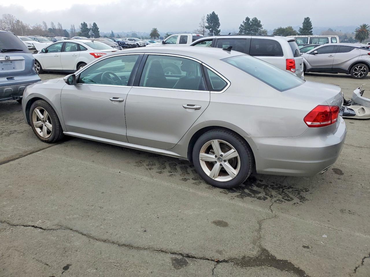 2012 VOLKSWAGEN PASSAT SE photo 2