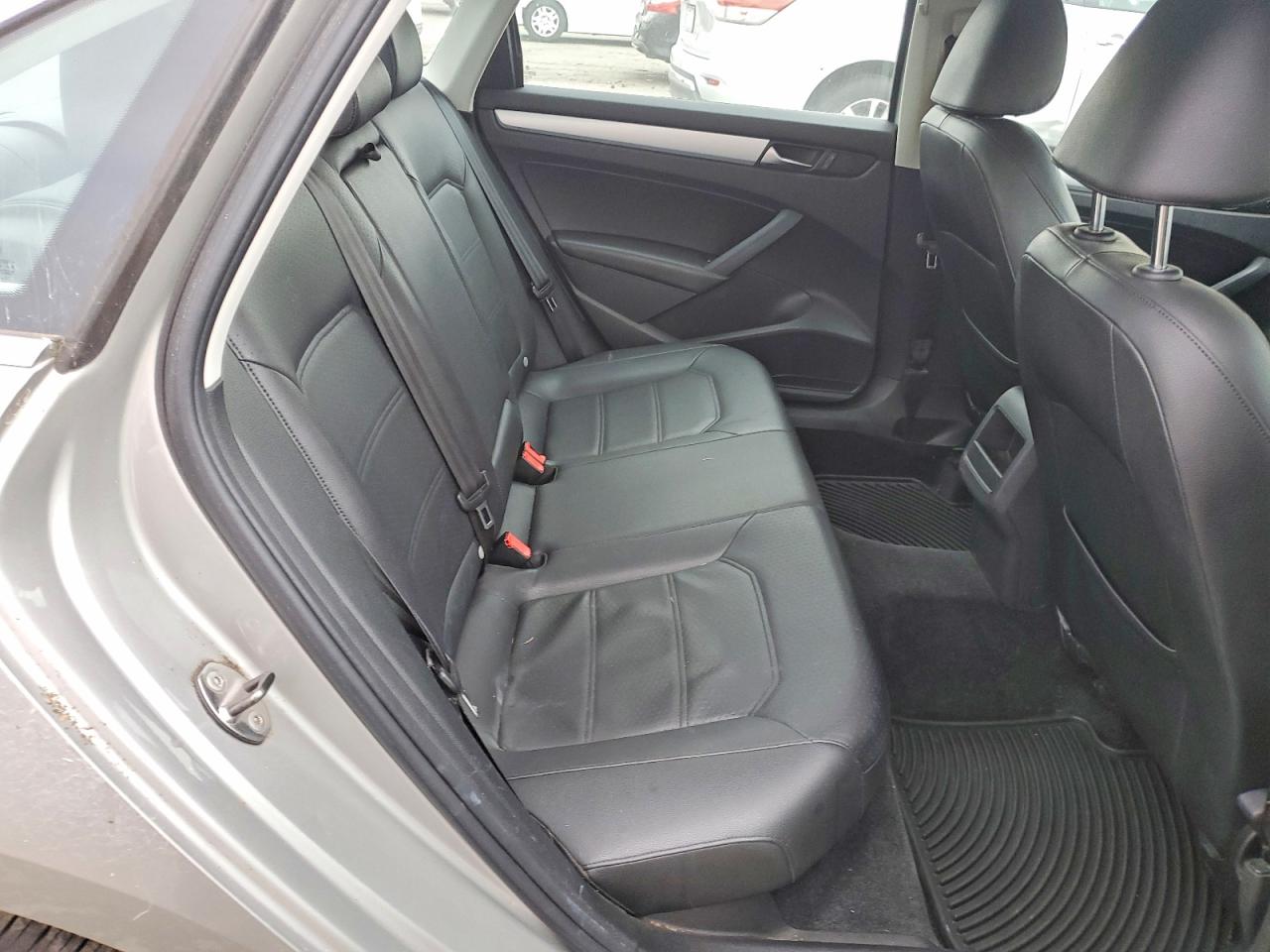 2012 VOLKSWAGEN PASSAT SE photo 10