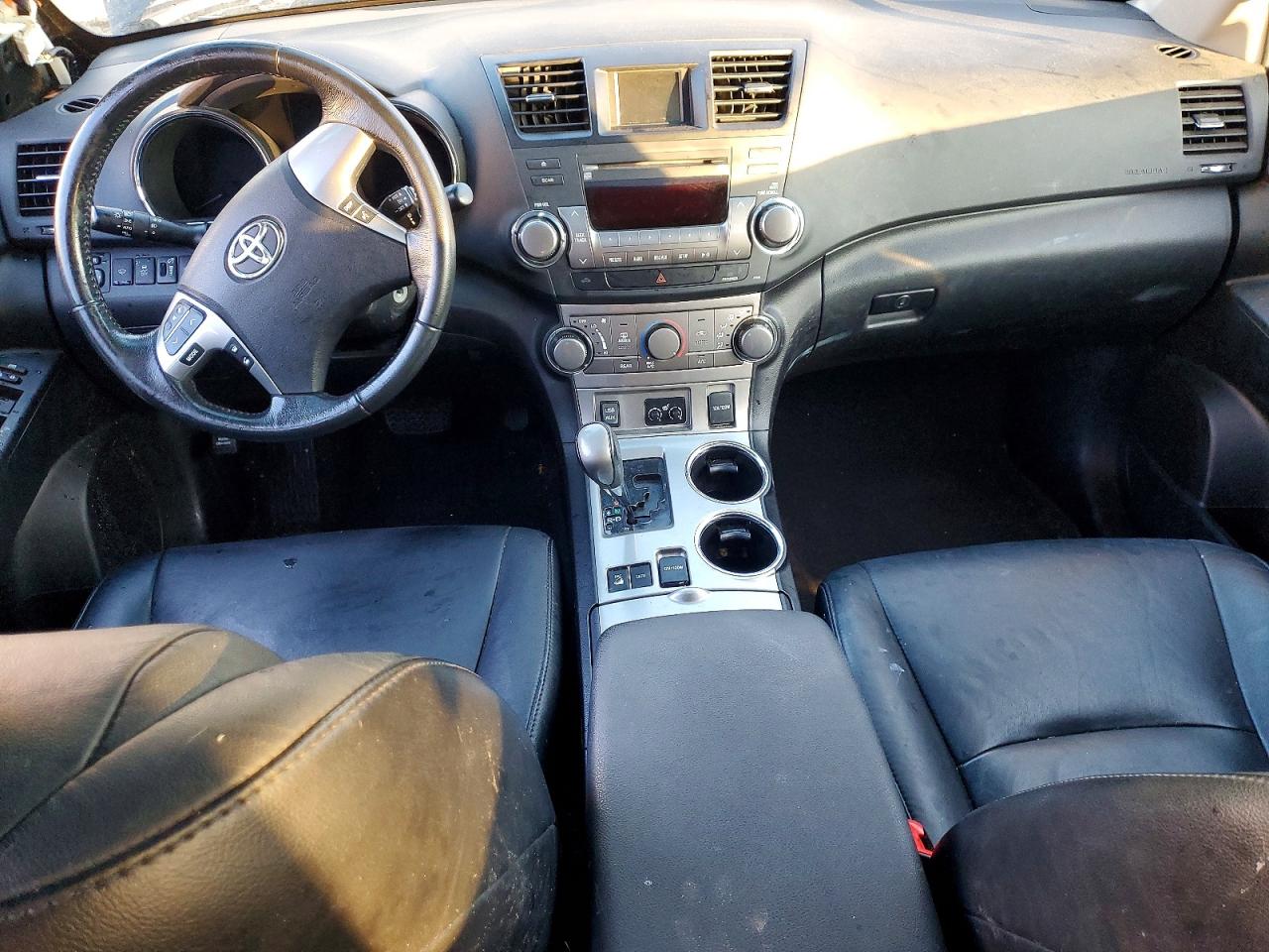 2011 TOYOTA HIGHLANDER BASE photo 8