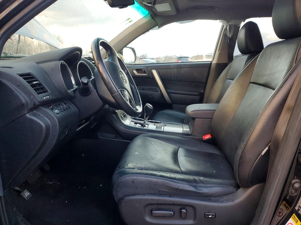 2011 TOYOTA HIGHLANDER BASE photo 7
