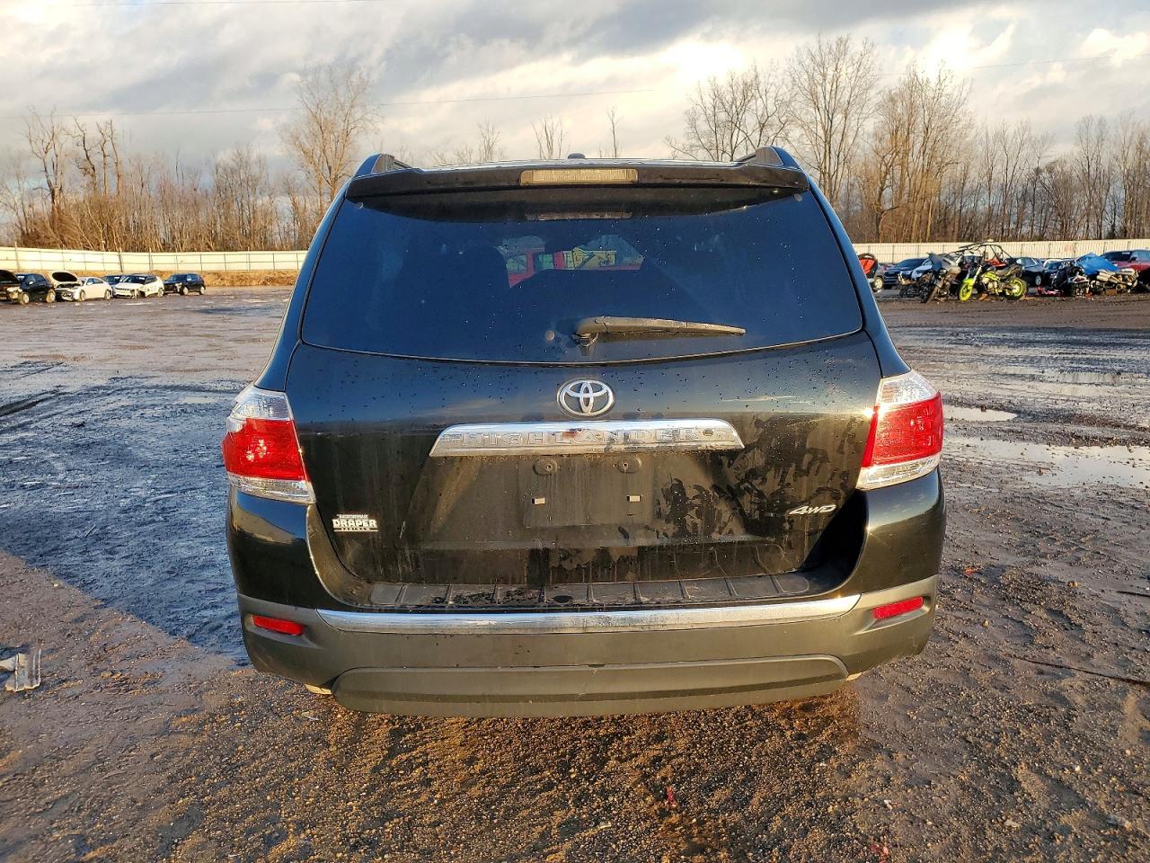 2011 TOYOTA HIGHLANDER BASE photo 6