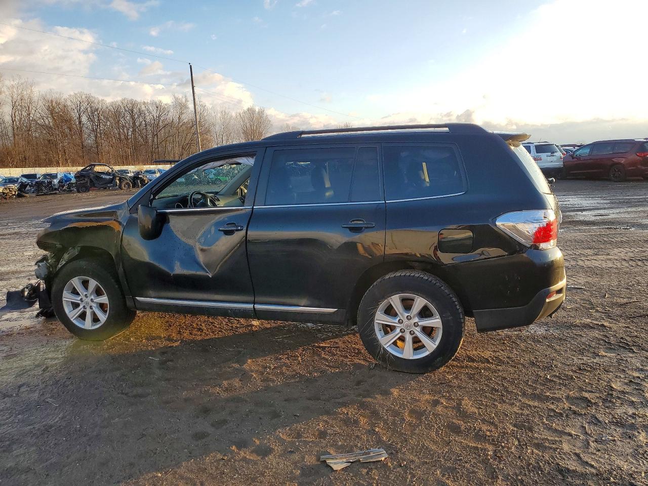 2011 TOYOTA HIGHLANDER BASE photo 2