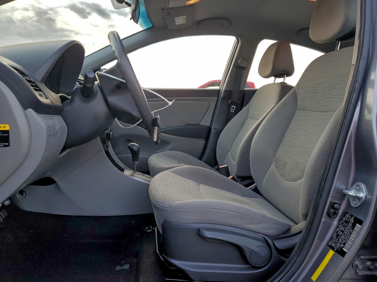 2015 HYUNDAI ACCENT GLS photo 7