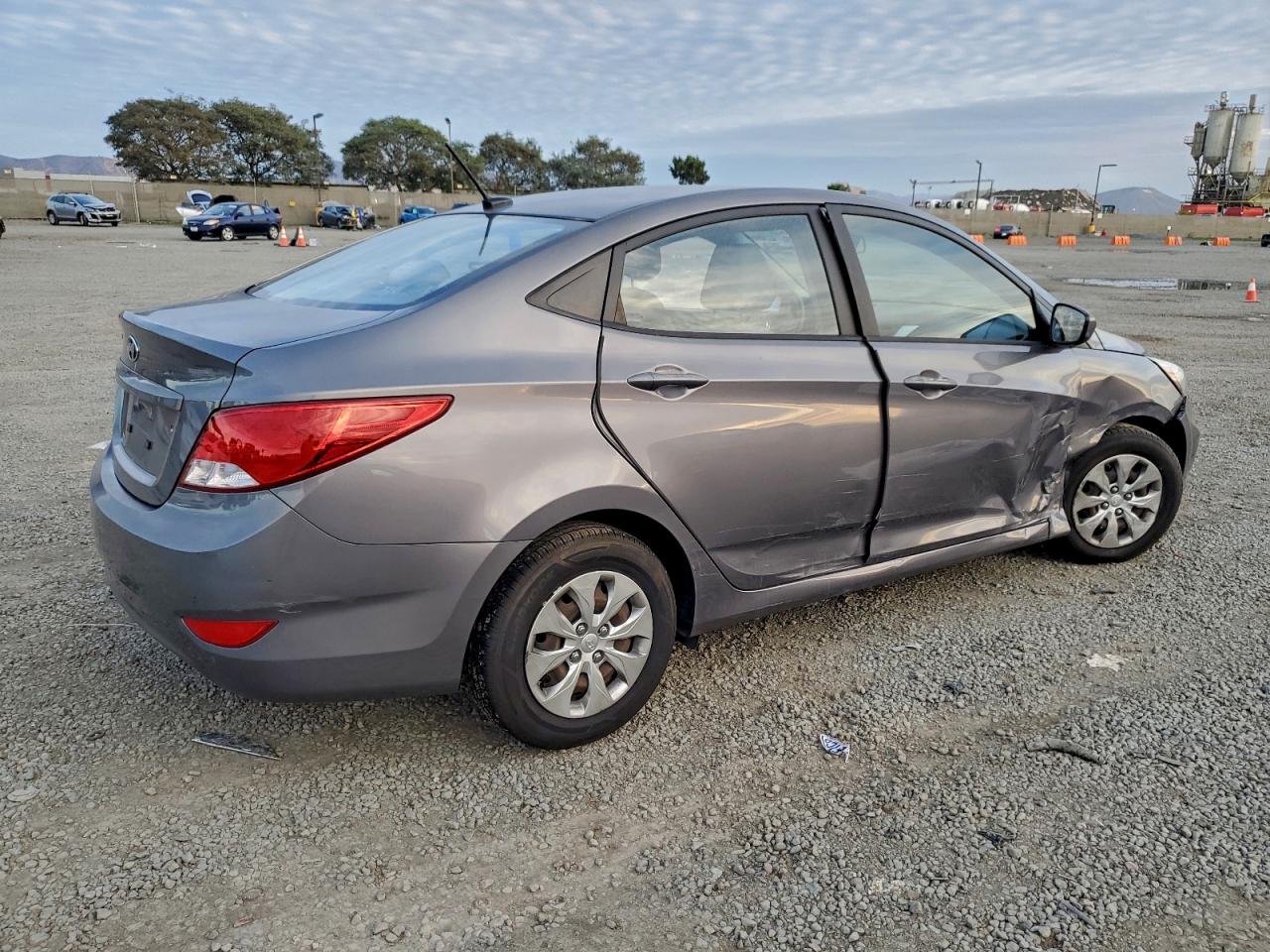 2015 HYUNDAI ACCENT GLS photo 3