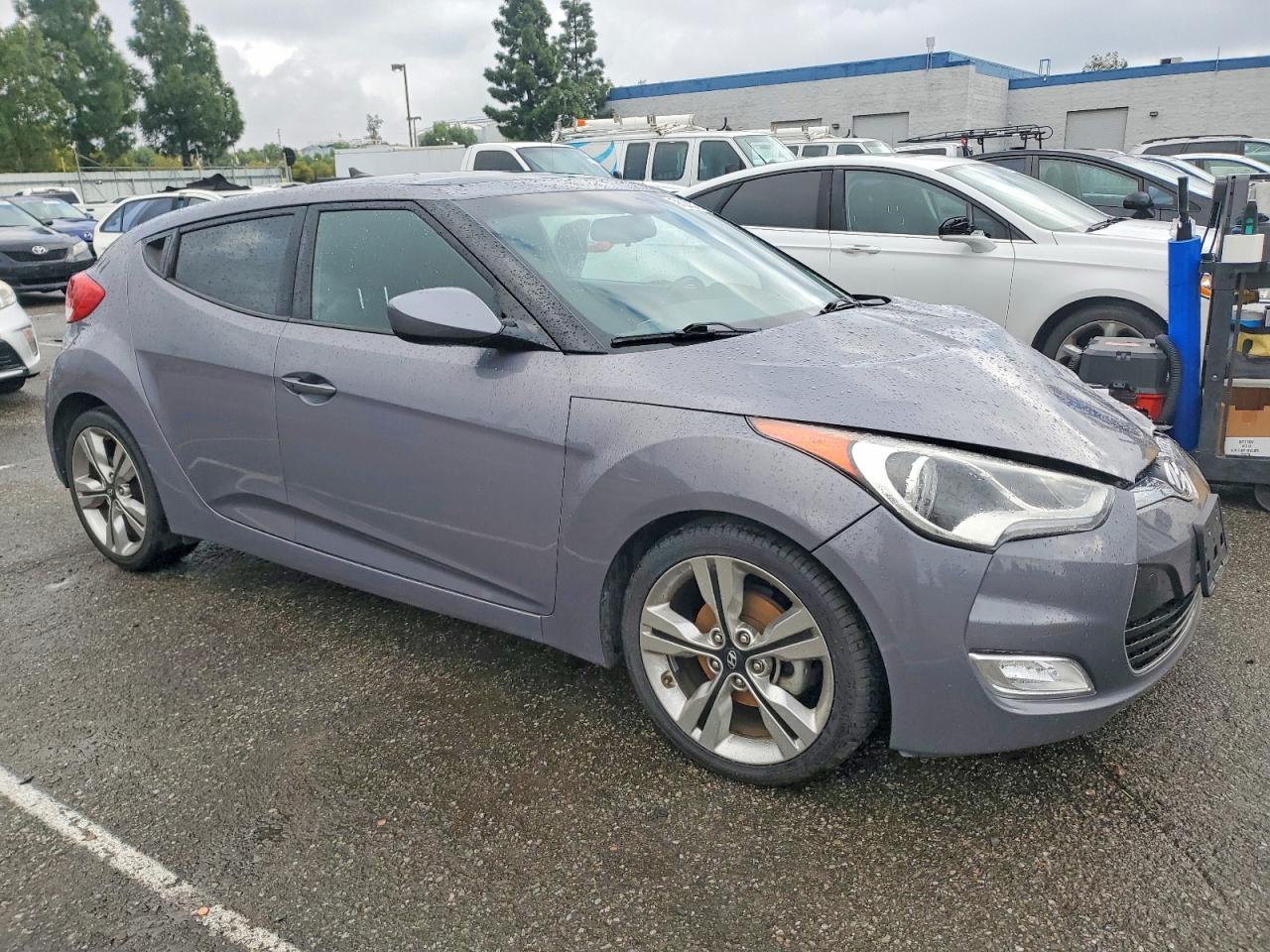 2017 HYUNDAI VELOSTER photo 4