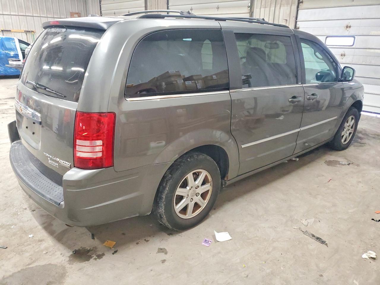 2010 CHRYSLER TOWN & COUNTRY TOURING PLUS photo 9