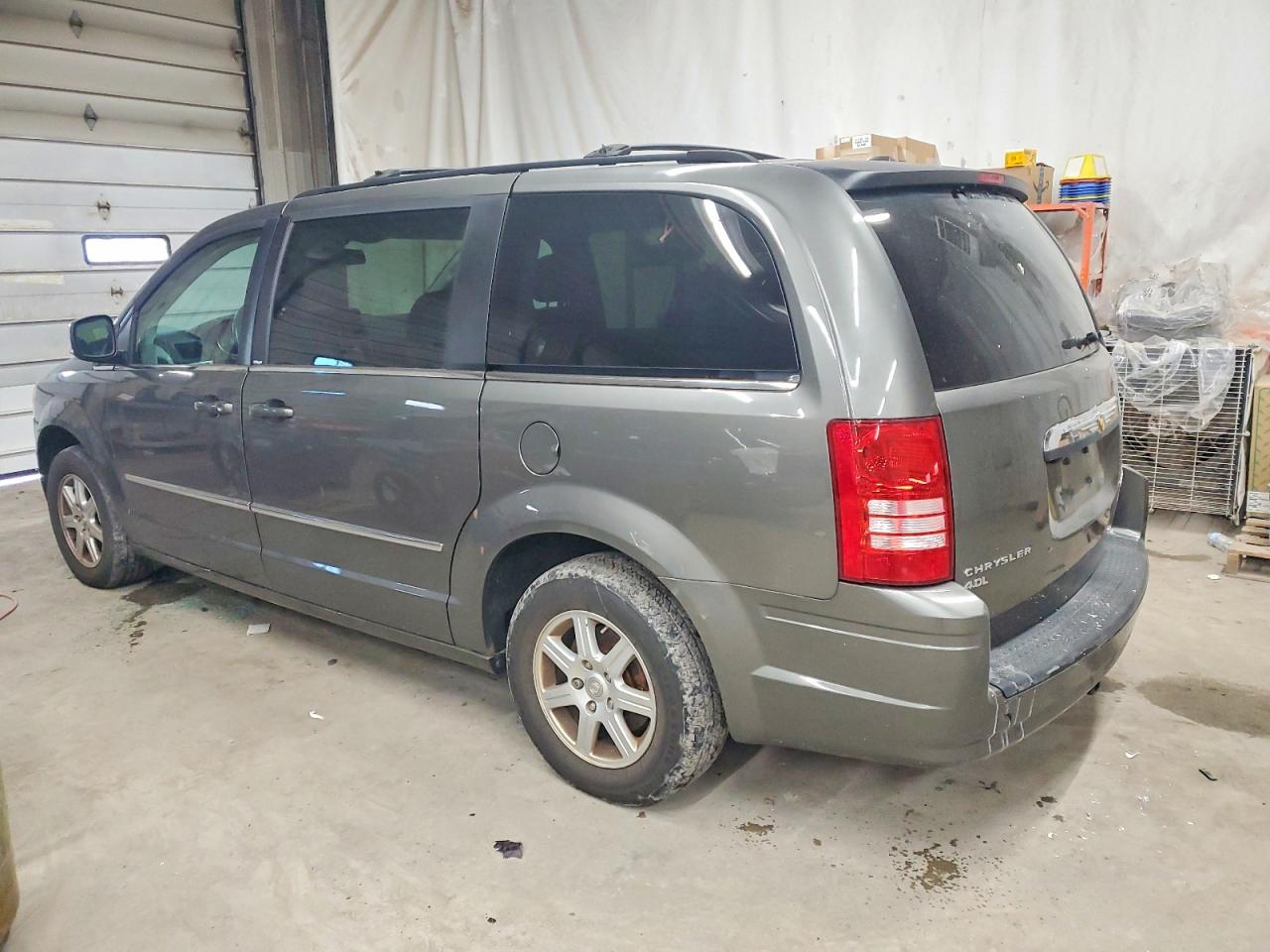 2010 CHRYSLER TOWN & COUNTRY TOURING PLUS photo 5