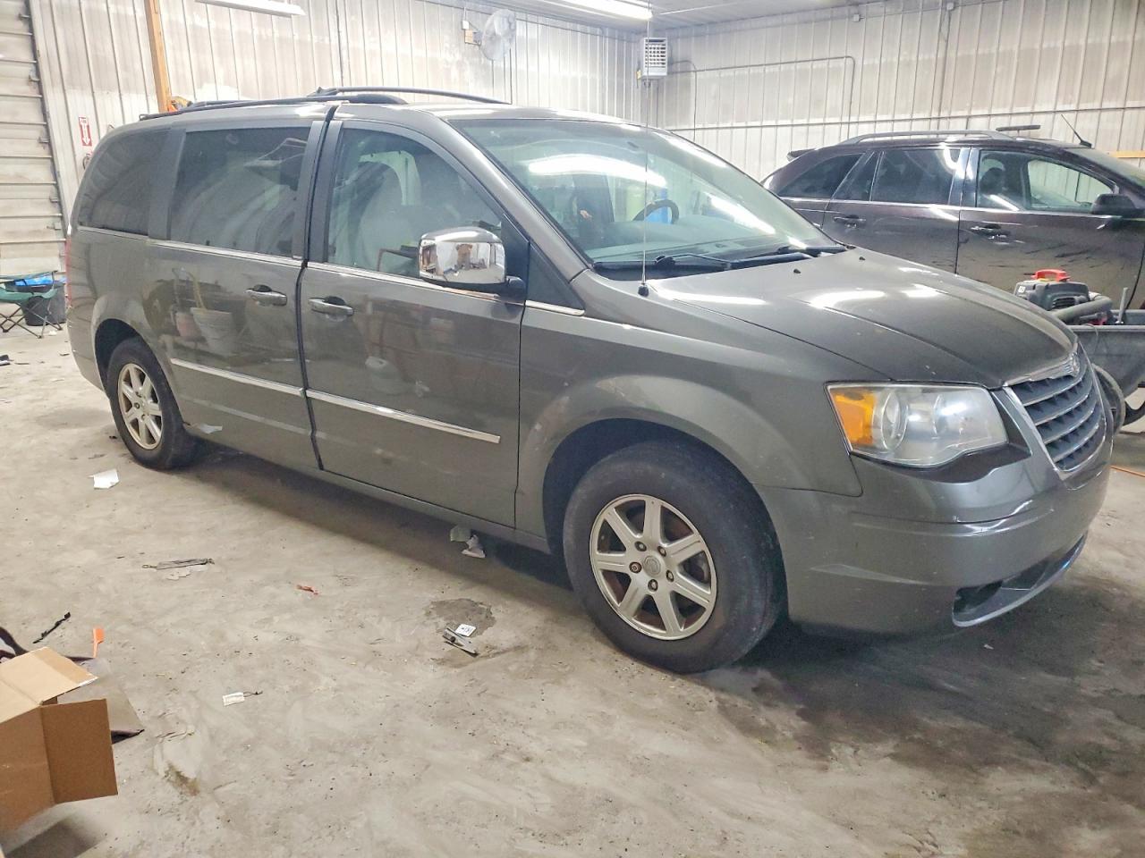2010 CHRYSLER TOWN & COUNTRY TOURING PLUS photo 13