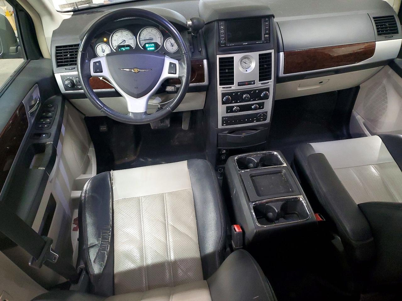 2010 CHRYSLER TOWN & COUNTRY TOURING PLUS photo 29
