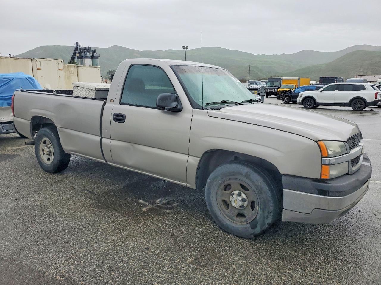 2004 CHEVROLET SILVERADO C1500 photo 4