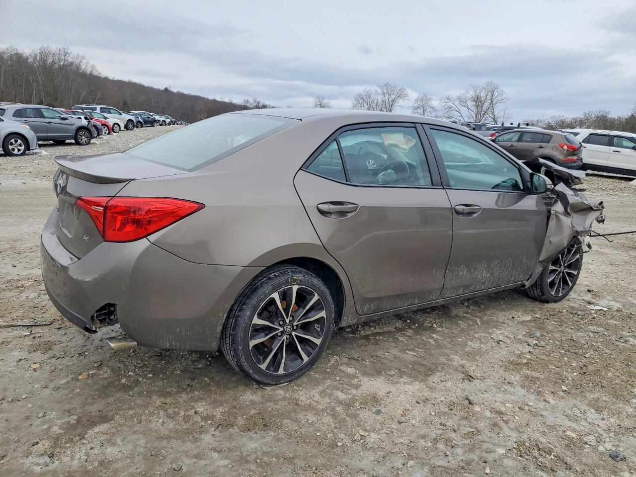 2018 TOYOTA COROLLA L photo 3
