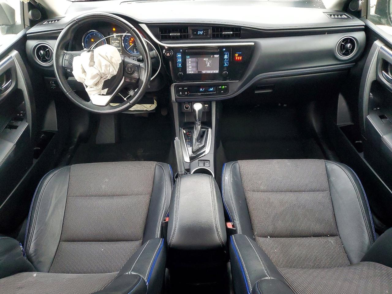 2018 TOYOTA COROLLA L photo 8
