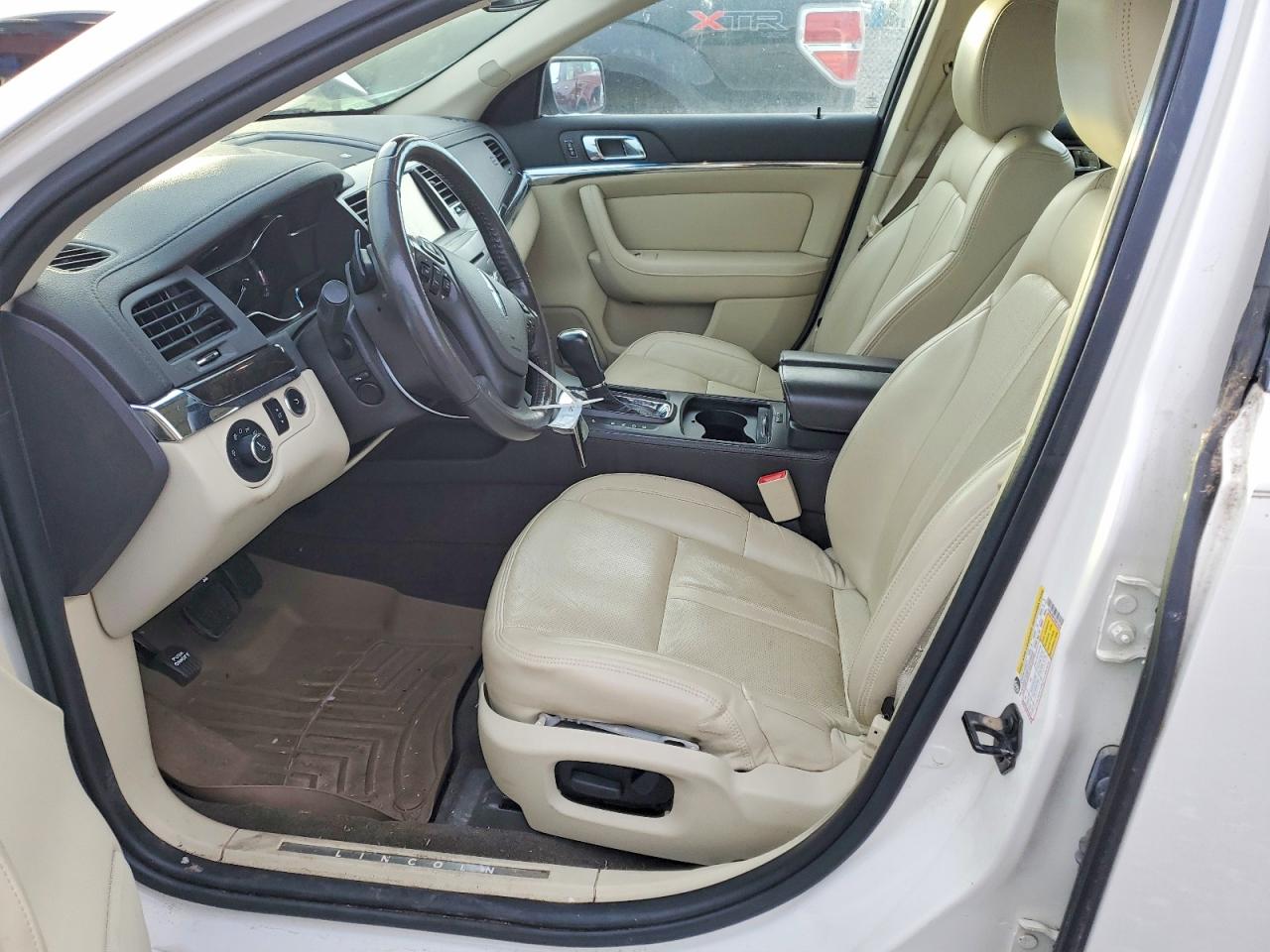 2013 LINCOLN MKS photo 13