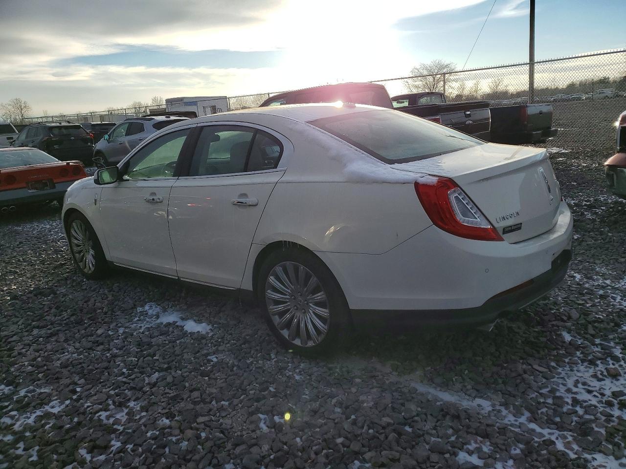 2013 LINCOLN MKS photo 3