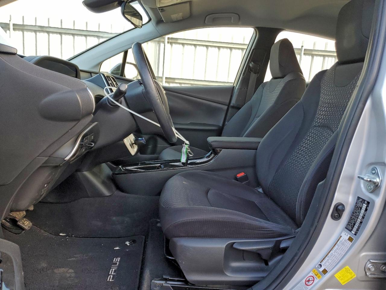 2017 TOYOTA PRIUS photo 7