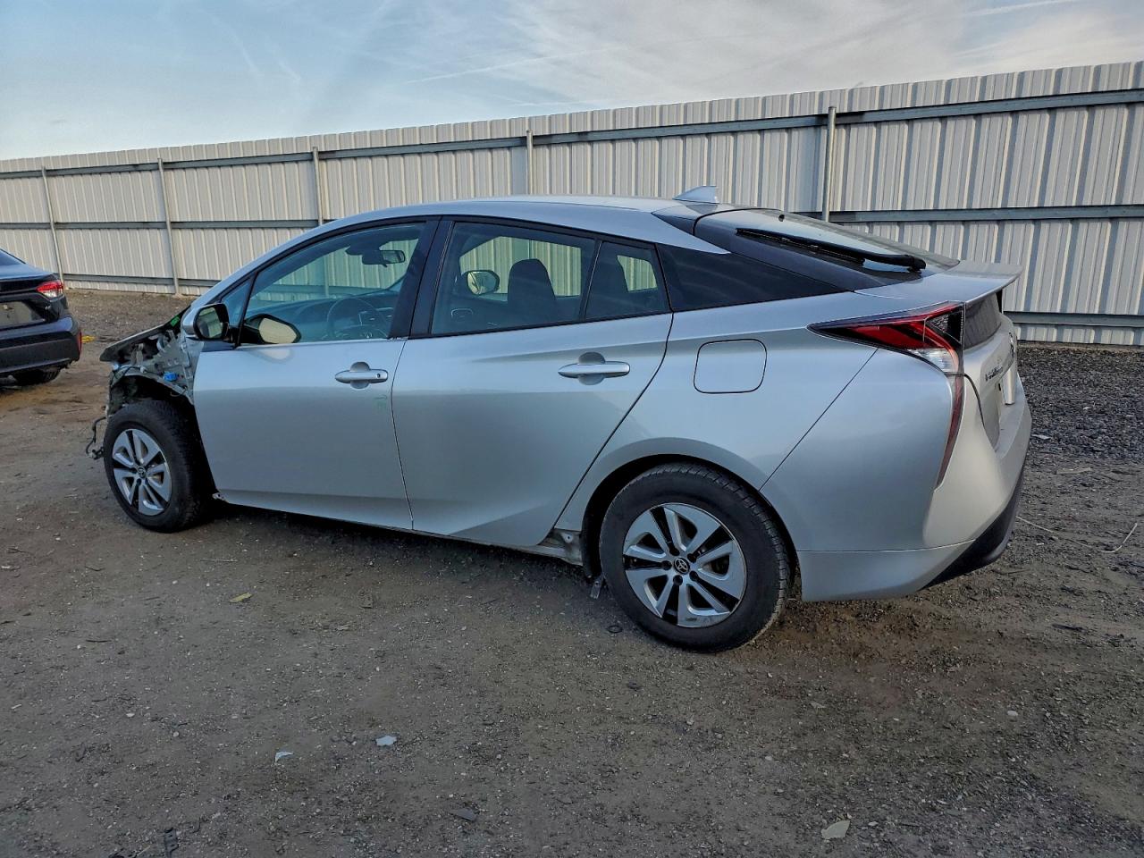 2017 TOYOTA PRIUS photo 2