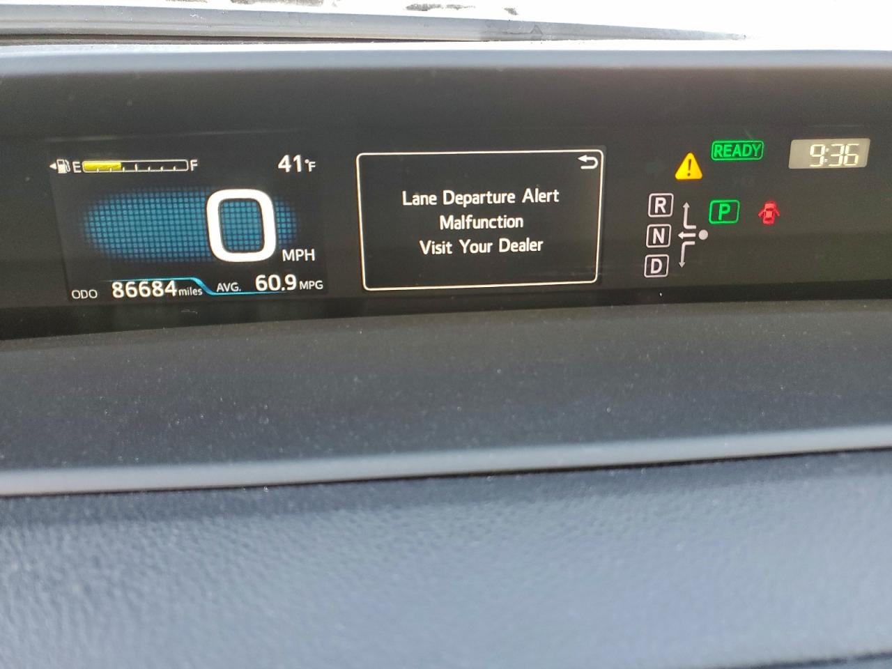 2017 TOYOTA PRIUS photo 9