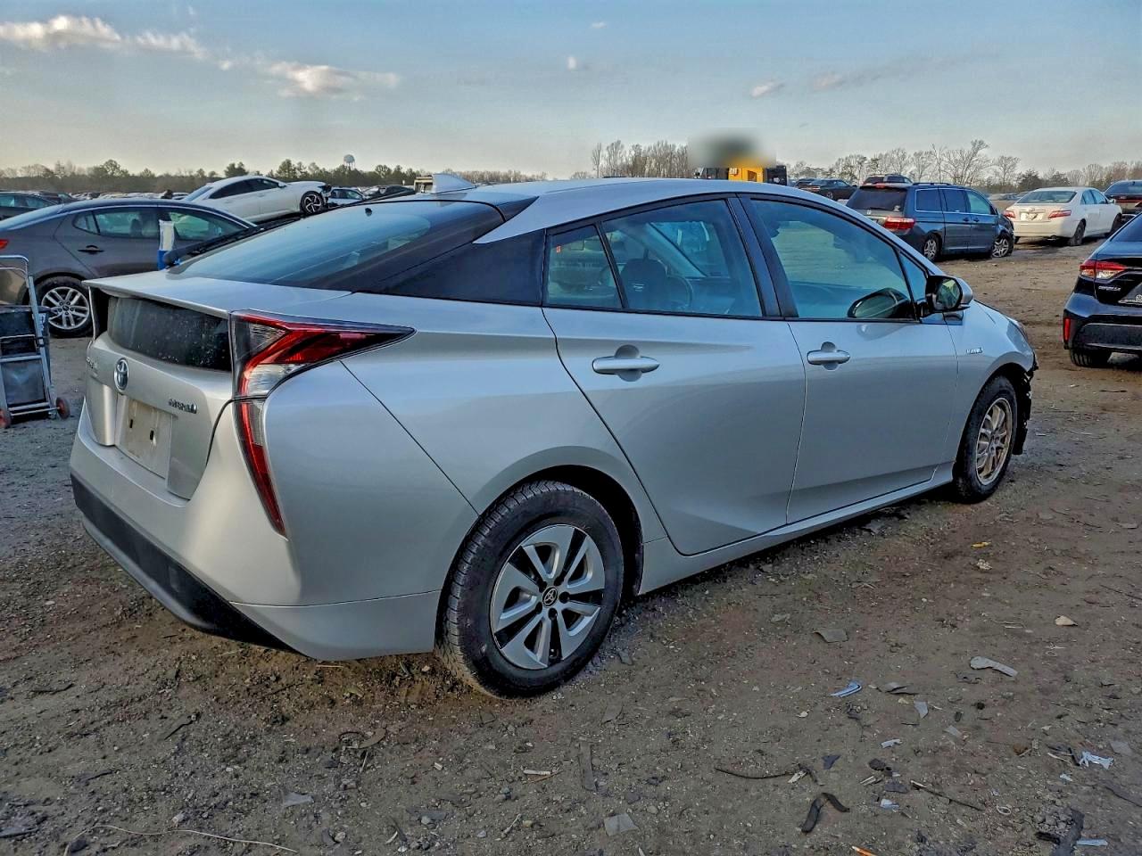 2017 TOYOTA PRIUS photo 3
