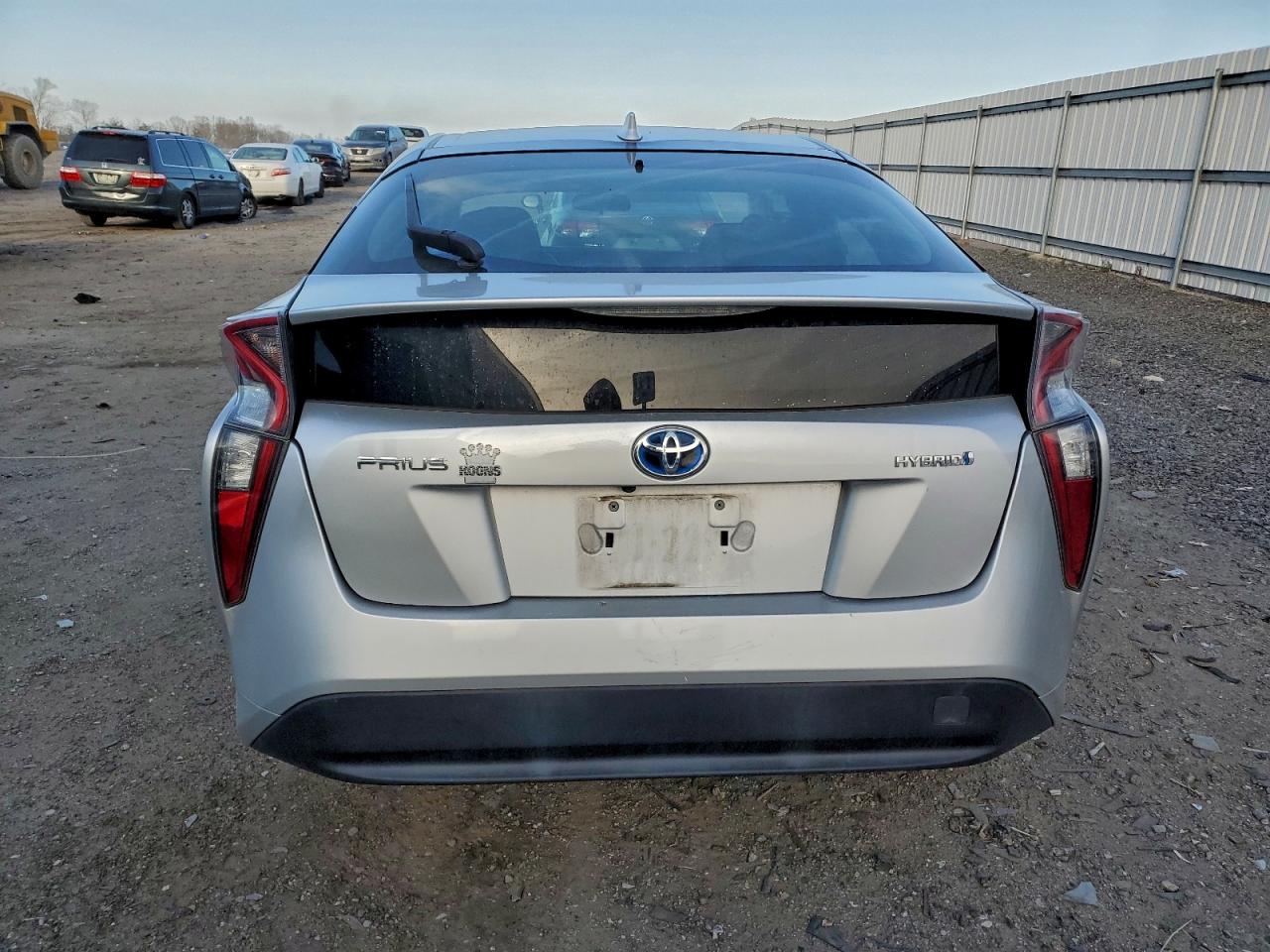 2017 TOYOTA PRIUS photo 6