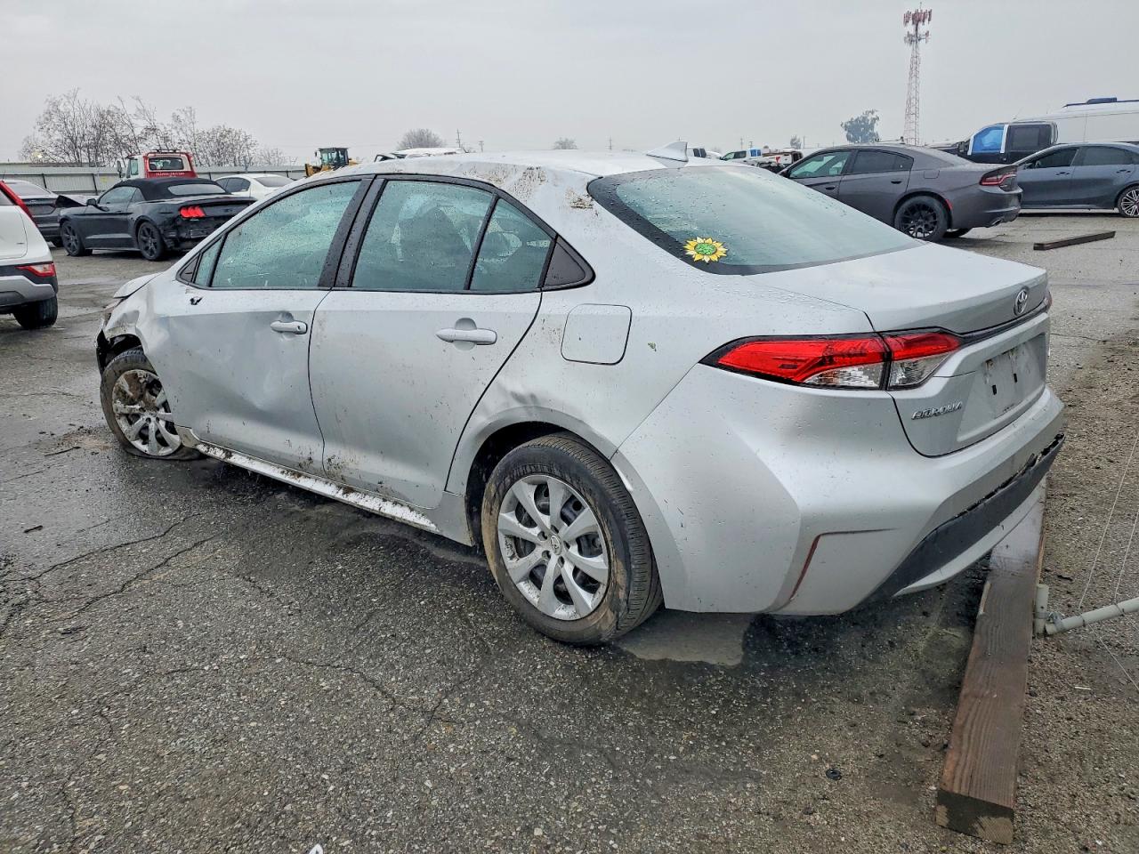 2022 TOYOTA COROLLA LE photo 2