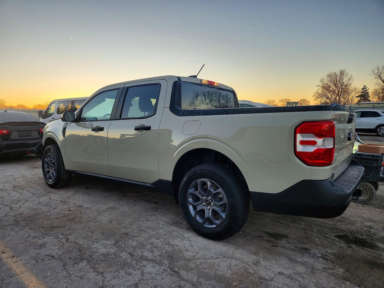 2025 FORD MAVERICK XLT photo 2