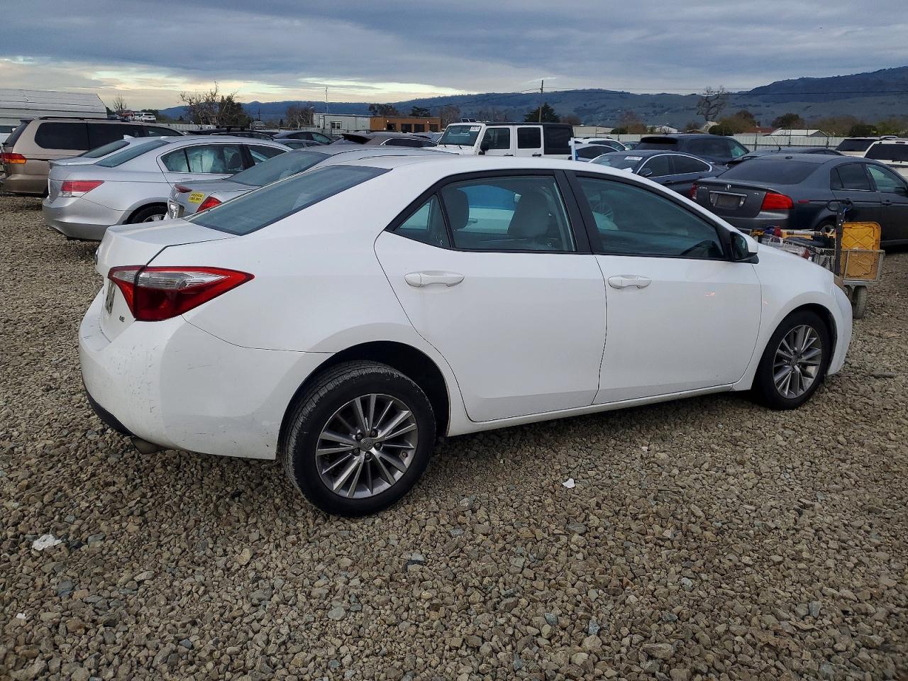 2015 TOYOTA COROLLA L photo 3