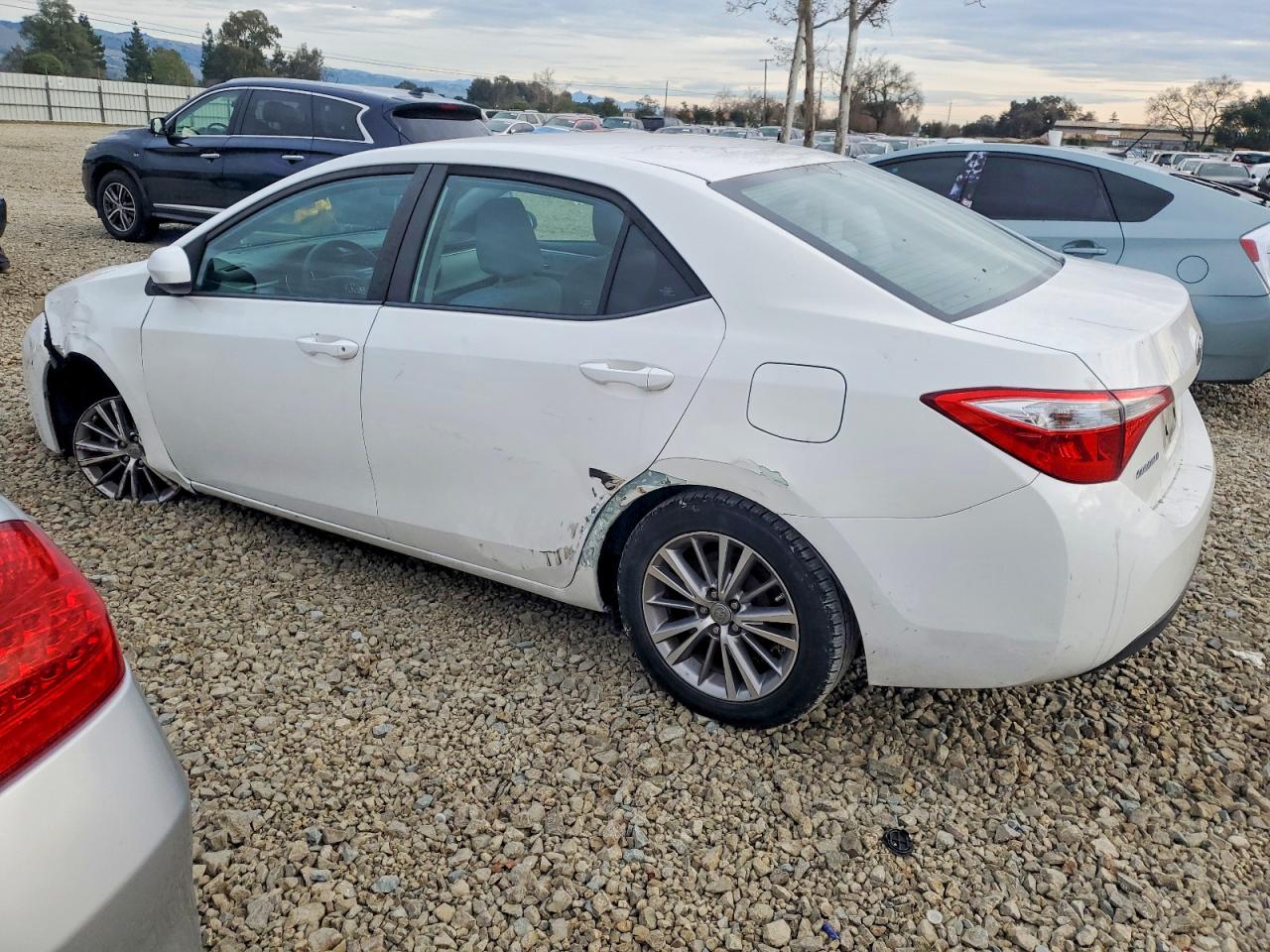 2015 TOYOTA COROLLA L photo 2