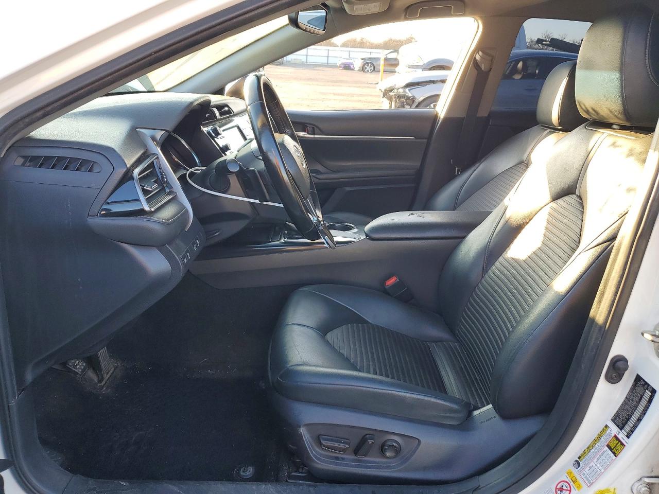 2019 TOYOTA CAMRY photo 7