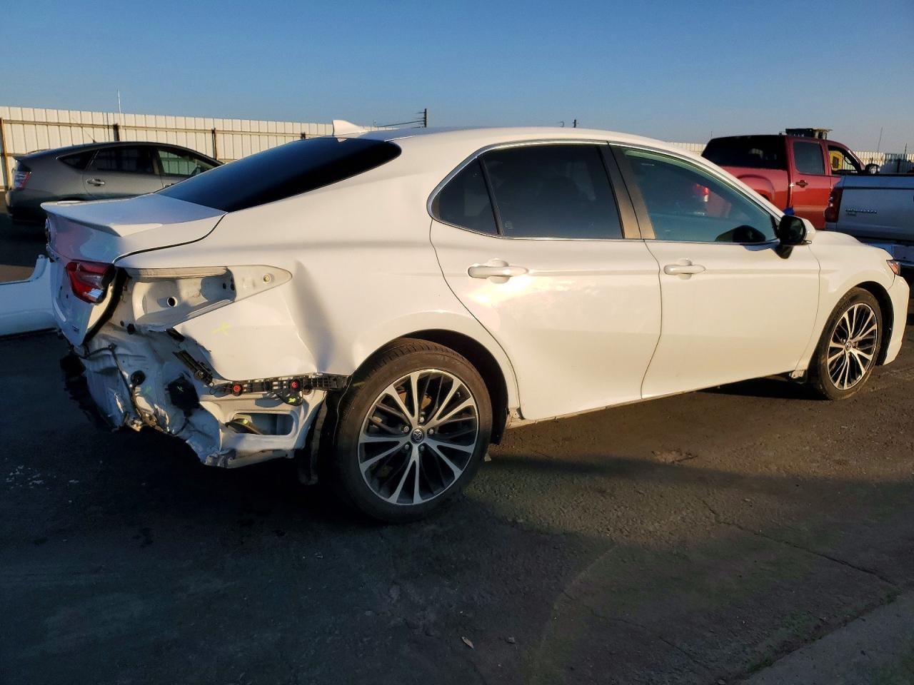 2019 TOYOTA CAMRY photo 3