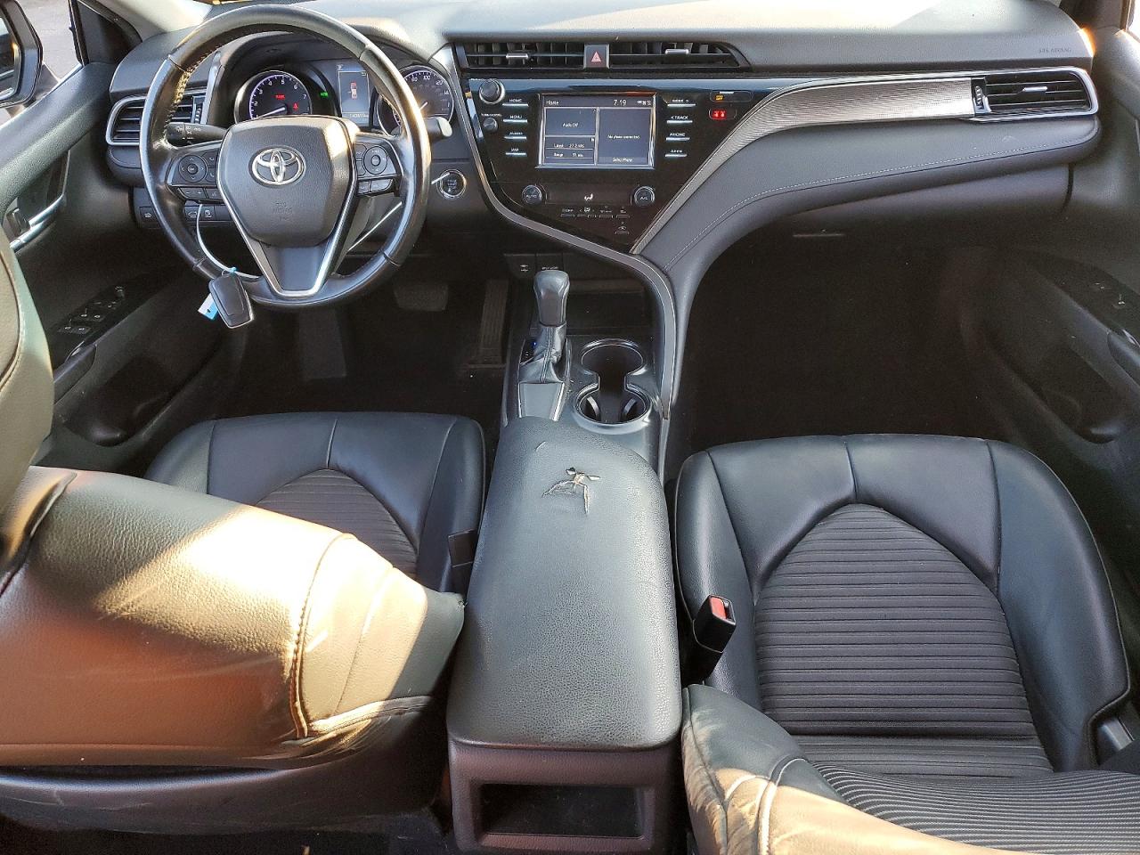 2019 TOYOTA CAMRY photo 8
