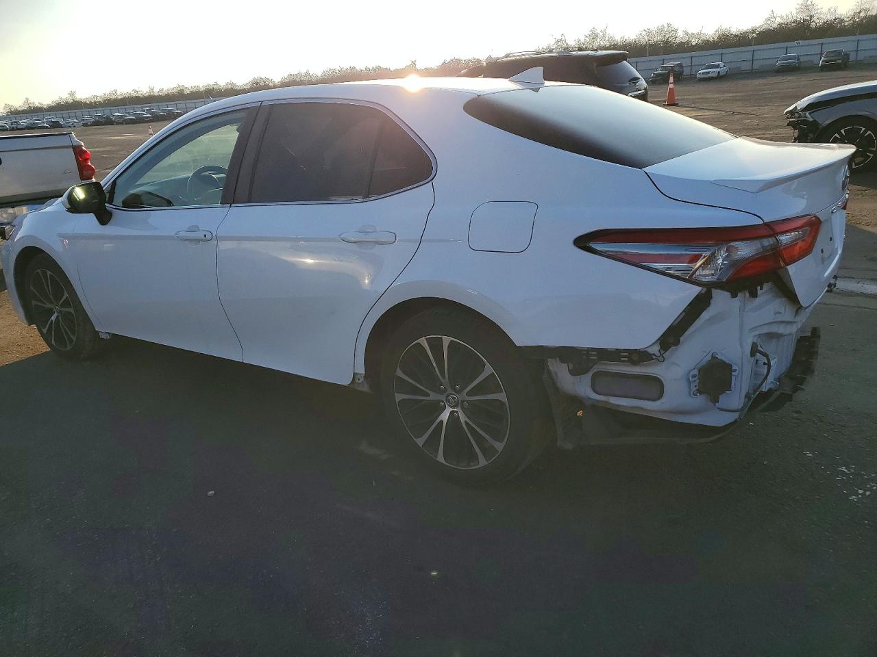 2019 TOYOTA CAMRY photo 2