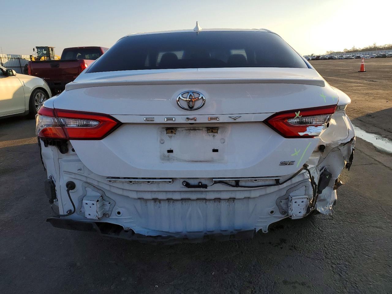 2019 TOYOTA CAMRY photo 6