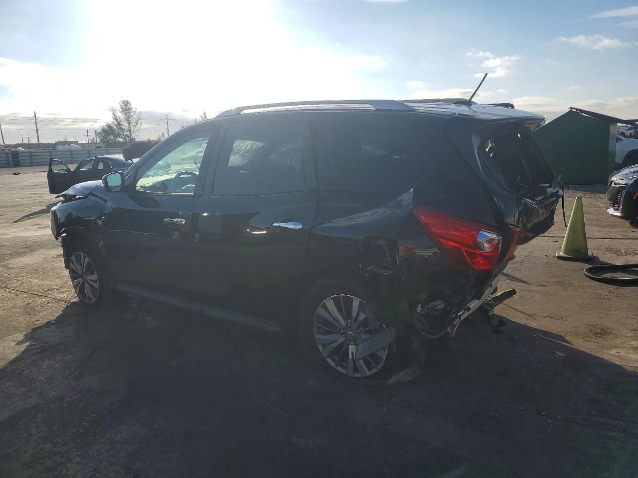 2017 NISSAN PATHFINDER S photo 2