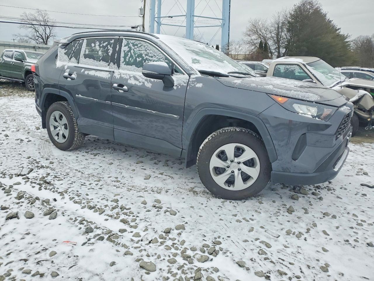 2021 TOYOTA RAV4 LE photo 4