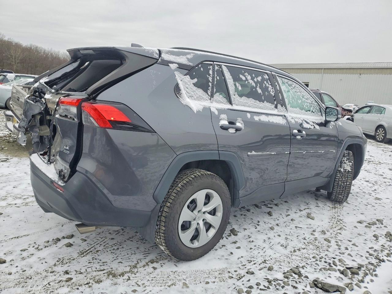2021 TOYOTA RAV4 LE photo 3