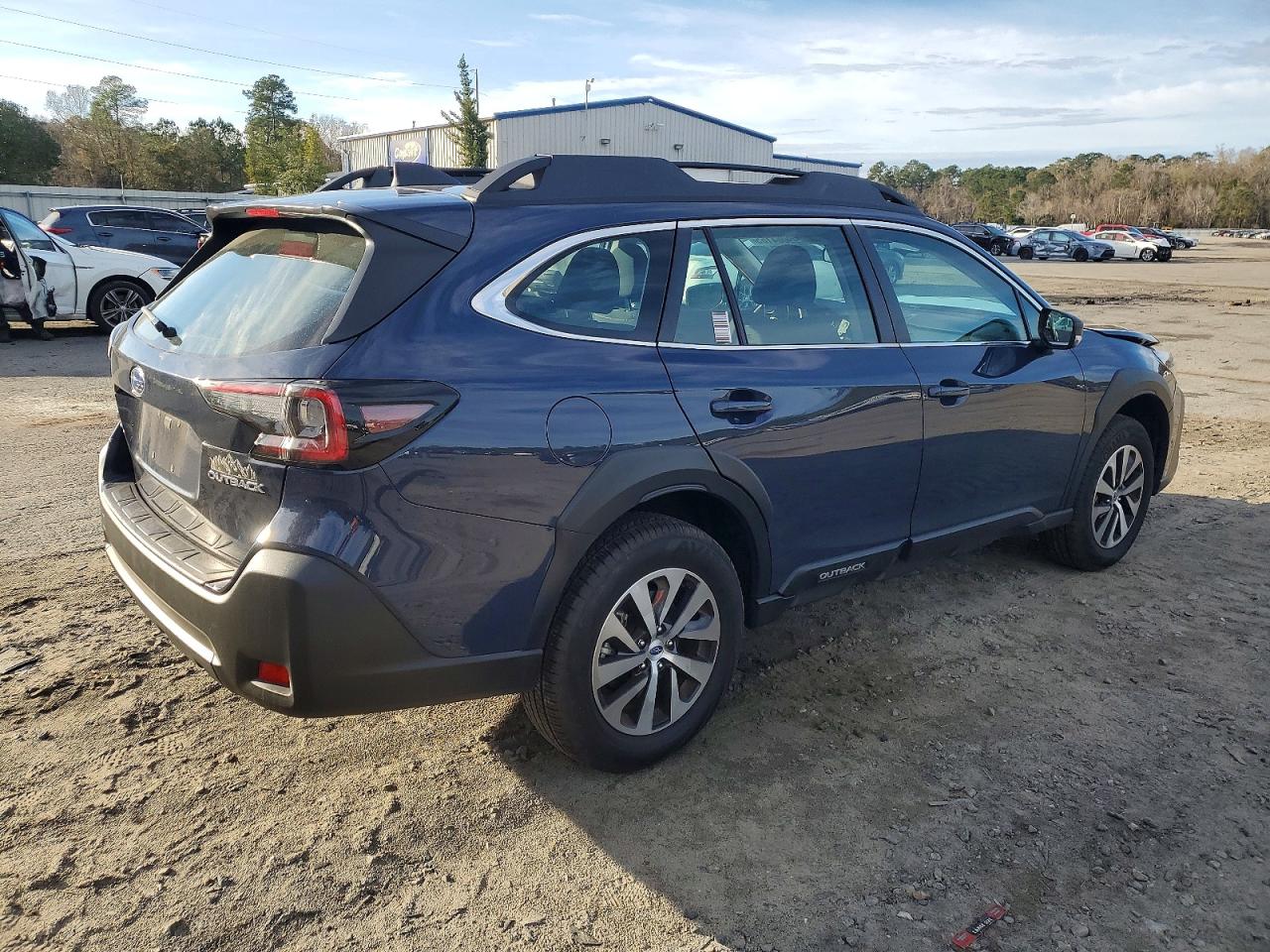 2025 SUBARU OUTBACK photo 3