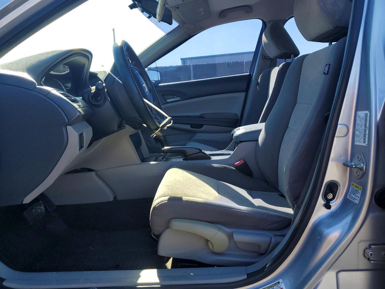 2010 HONDA ACCORD LX photo 7