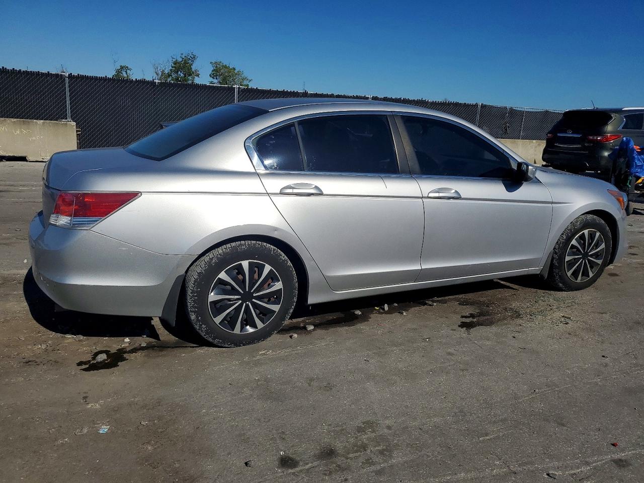 2010 HONDA ACCORD LX photo 3