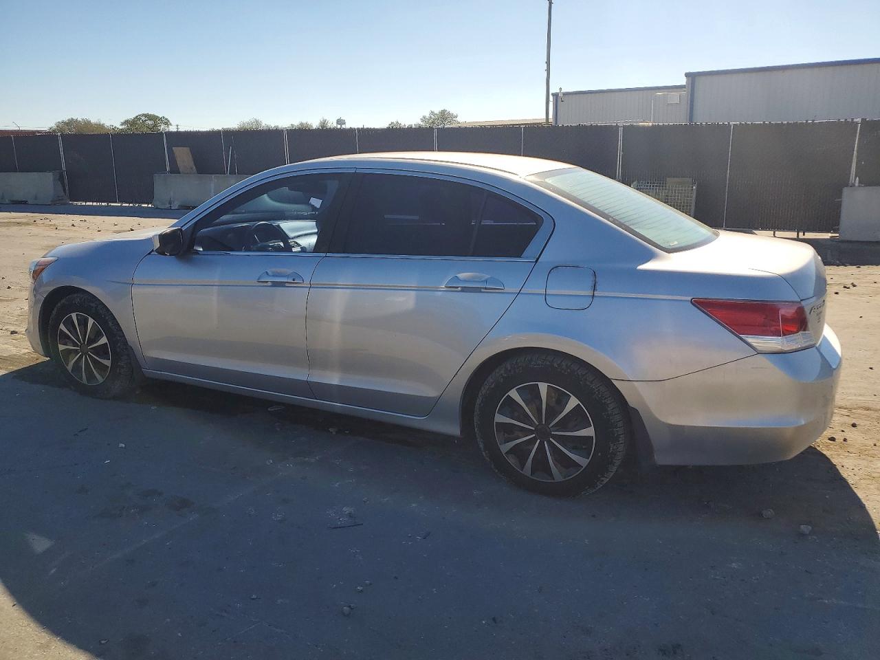 2010 HONDA ACCORD LX photo 2