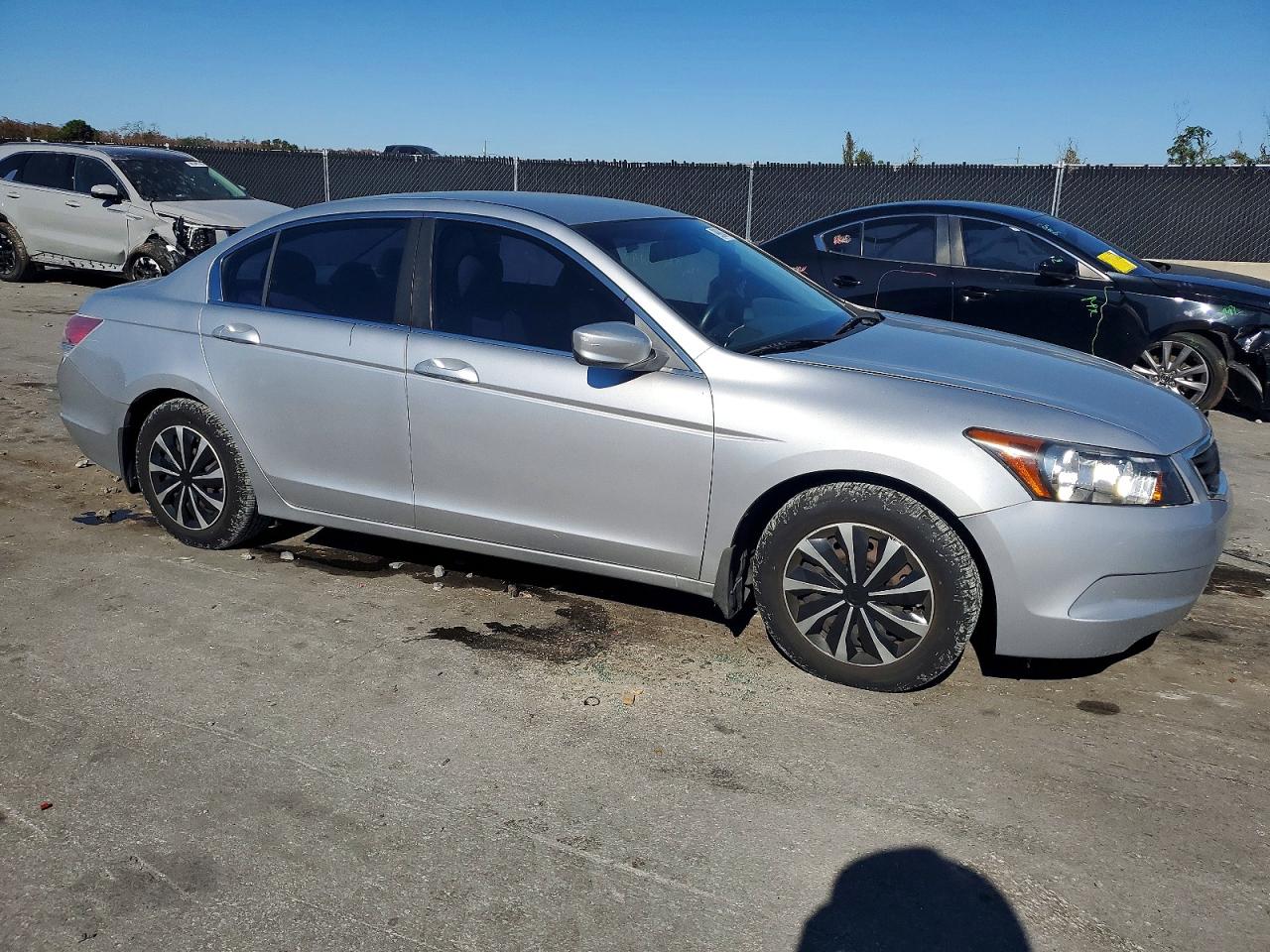 2010 HONDA ACCORD LX photo 4