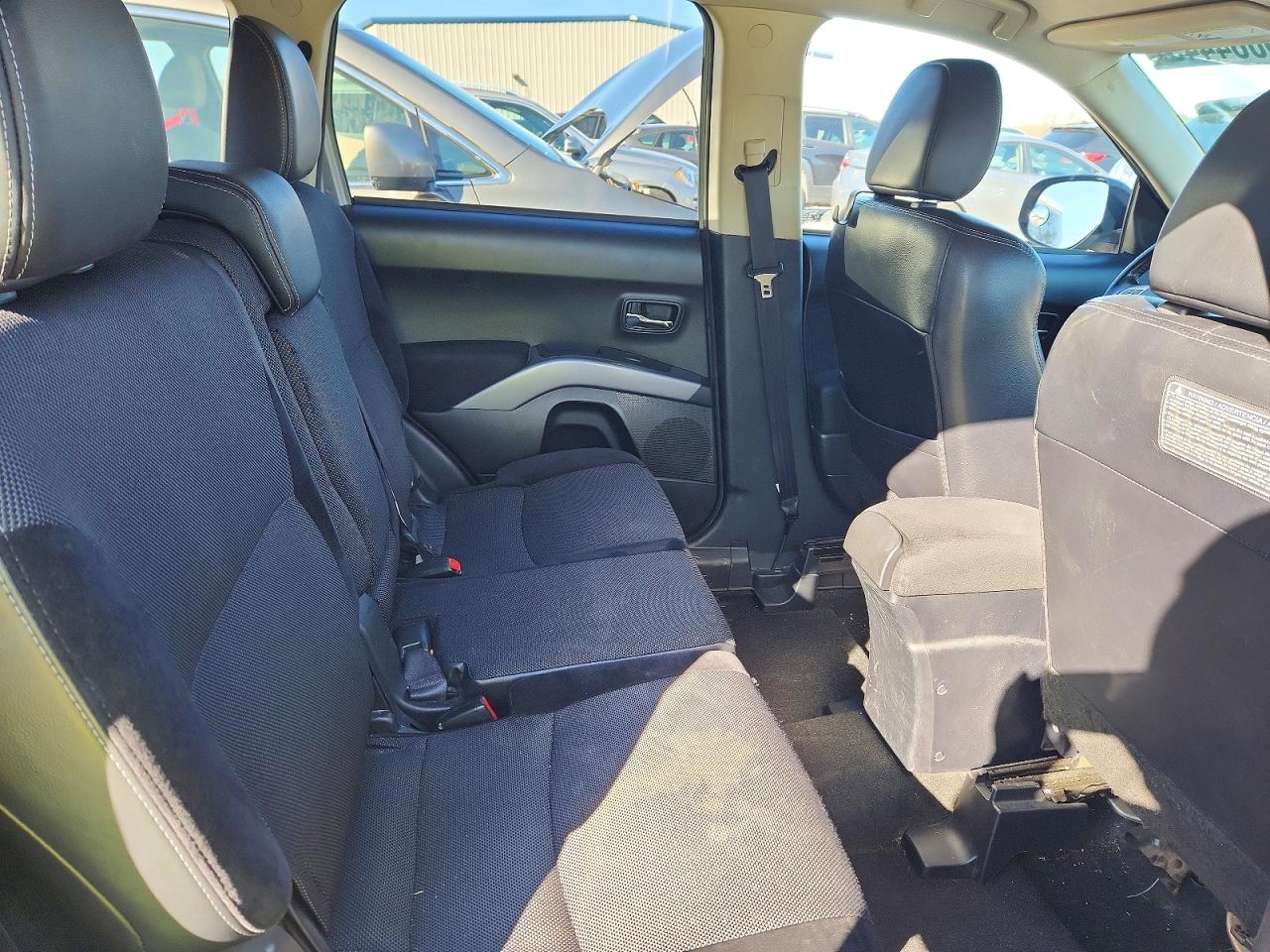 2013 MITSUBISHI OUTLANDER SE photo 11